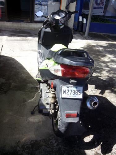 Vendo moto scooter marca UM Matrix 150 año  - Imagen 3