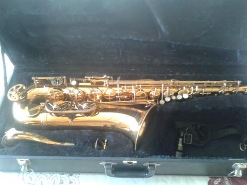Saxofon marca blessing tenor con su estuche - Imagen 2