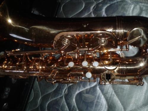 Saxofon marca blessing tenor con su estuche - Imagen 3