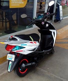 vendo  880 dolares linda  scooter um 125 201 - Imagen 2