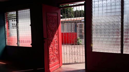 Vendo casa en Colonia Centro América detrs - Imagen 2