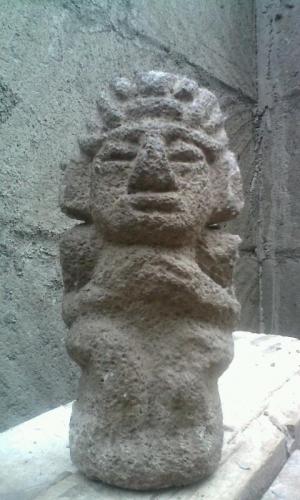 Vendo idolo hecho de piedra volcanica encontr - Imagen 1