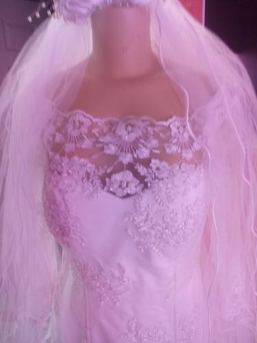 Vestido de novia elaborado con guipiur y razo - Imagen 1