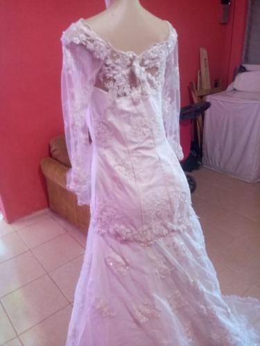 Vestido de novia elaborado con guipiur y razo - Imagen 2