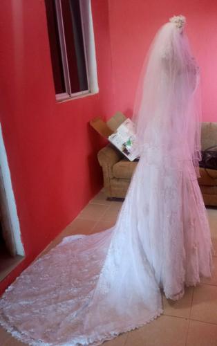 Vestido de novia elaborado con guipiur y razo - Imagen 3