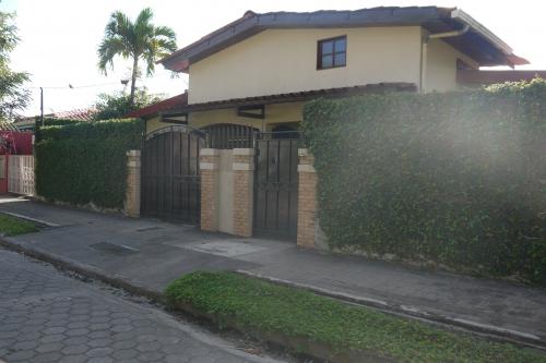 Se vende casa en Matagalpa ZONA RESIDENCIAL - Imagen 1