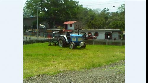 vendo tractor ford pequeño para lavores agri - Imagen 1