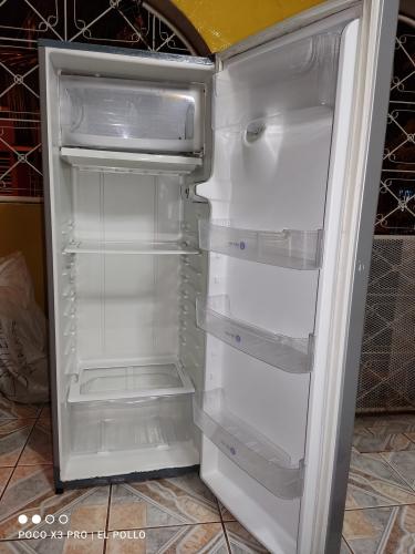 vendo refrigeradora marca whilpool con dispen - Imagen 1