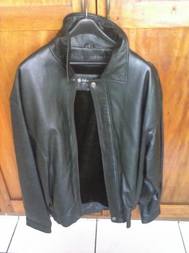 1)chaqueta de cuero color negro marca qleath - Imagen 2
